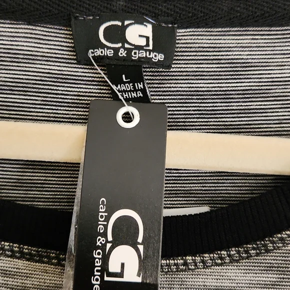 Cable & Gauge blouse. Sz L - NEW WITH TAGS ATTACHED SZ L - Picture 2 of 7